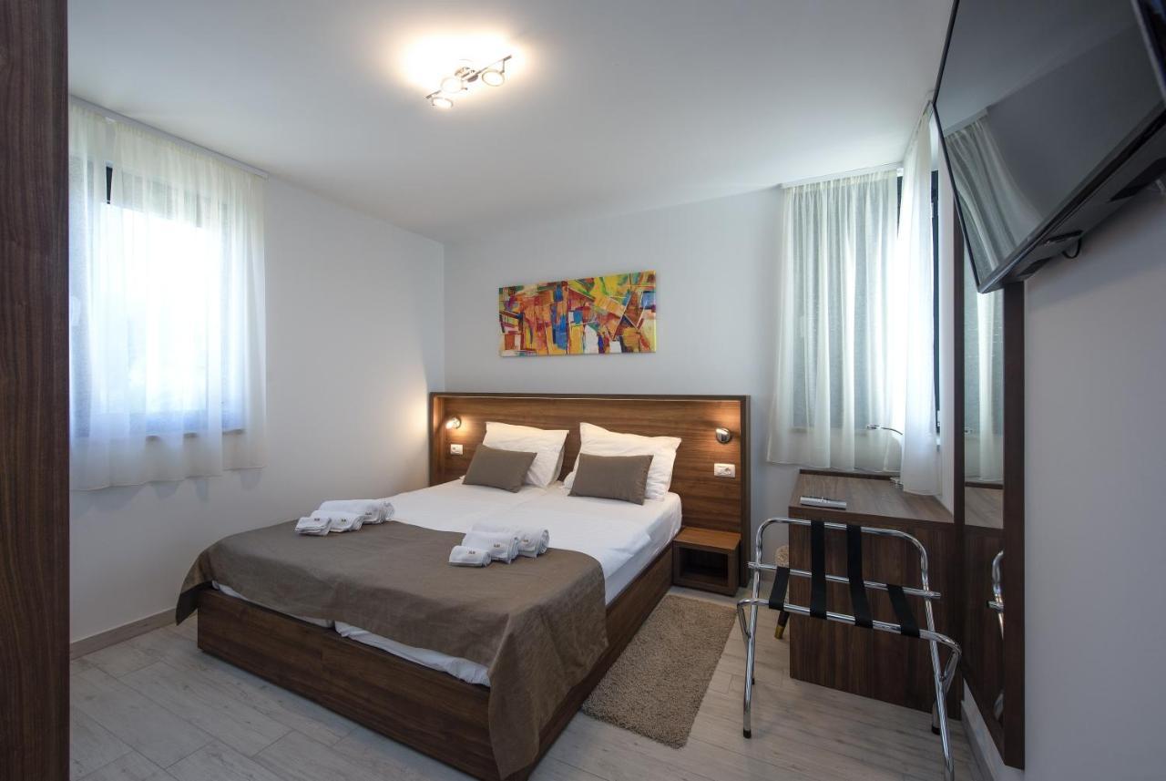 Family Friendly Apartments With A Swimming Pool Sveti Filip I Jakov, Biograd - 19325 Sveti Filip i Jakov Exterior foto